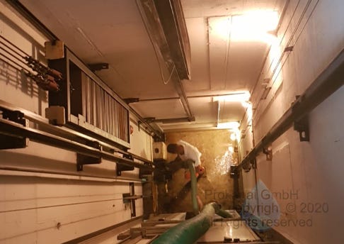 Liftschacht unter Wasser